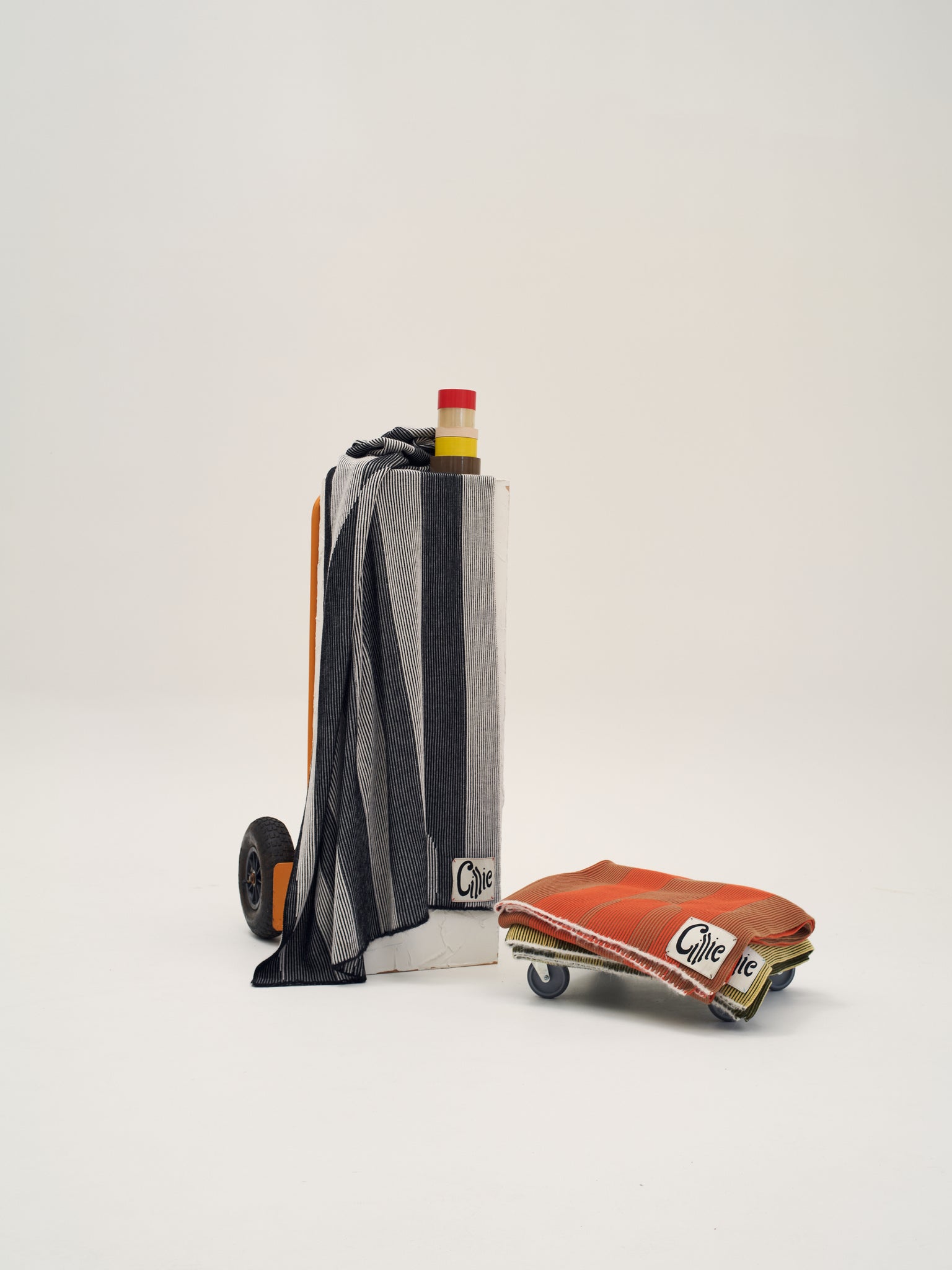 T_003 | Knitted Inverse Throw | B+W – Cillie