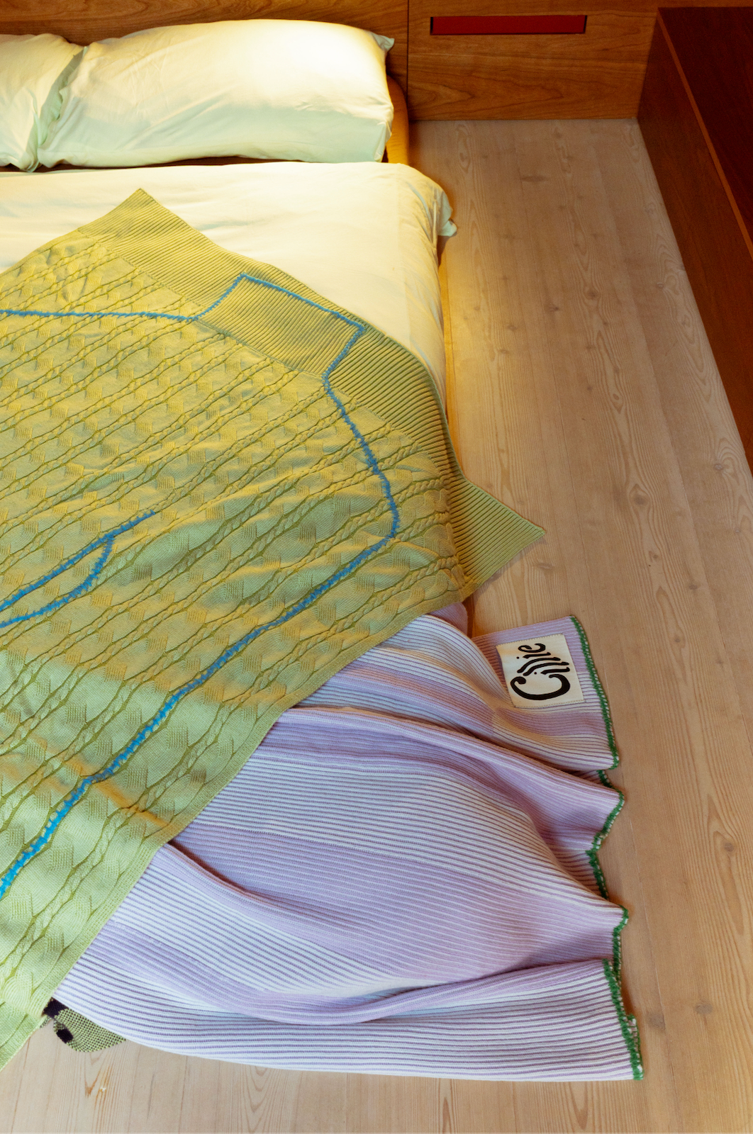 T_003 | Knitted Inverse Throw | Cabbage